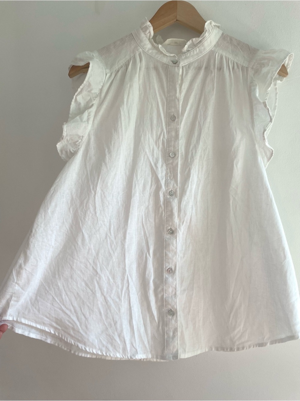 Linen-Blend Flutter Sleeve Button Up Ruffled Blouse Size Small - Picture 3 of 11